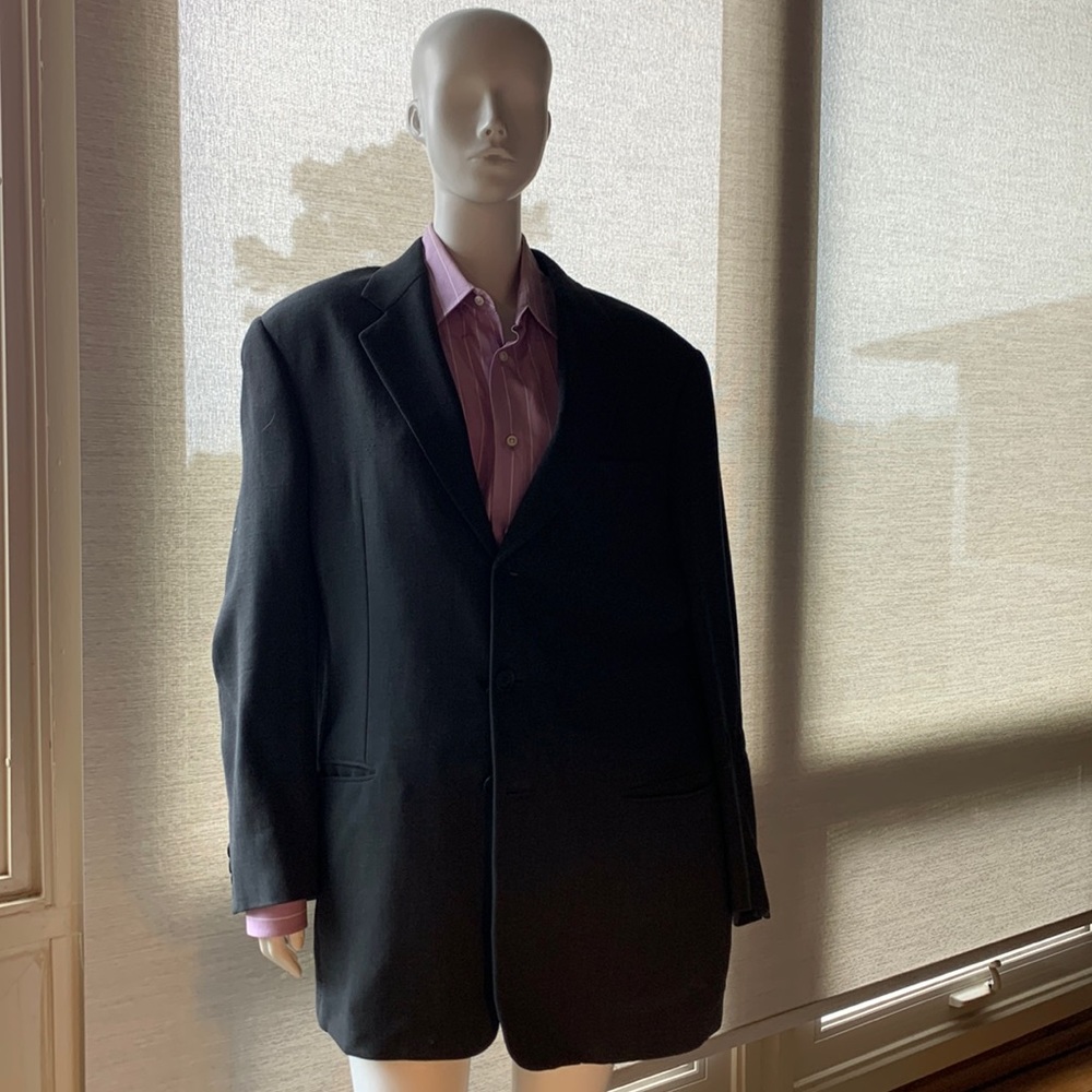 Charcoal gray suit. 42L. Giorgio Armani